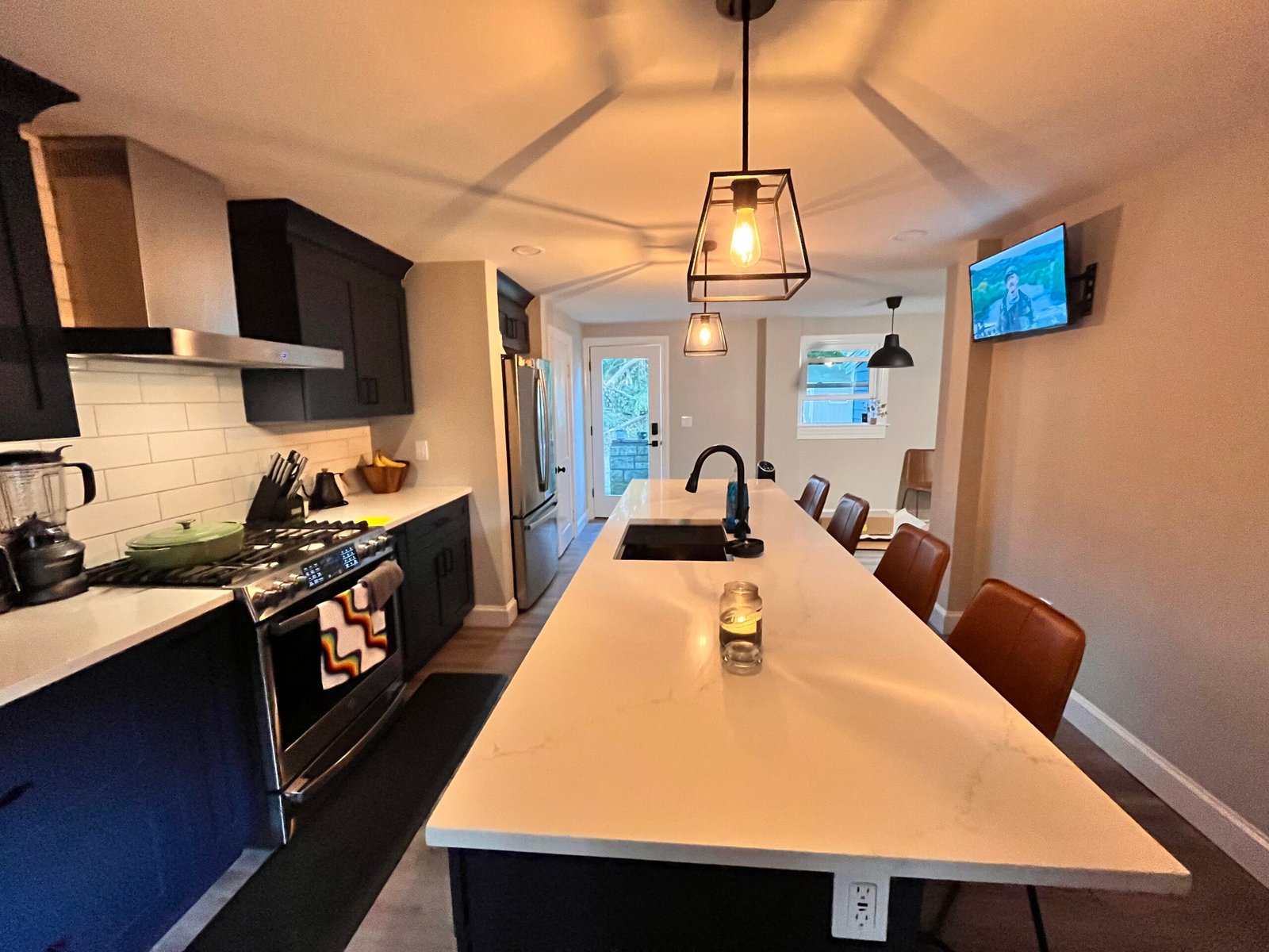 19A8E2C9-8C9E-4D14-BD5C-3302EDF029B3